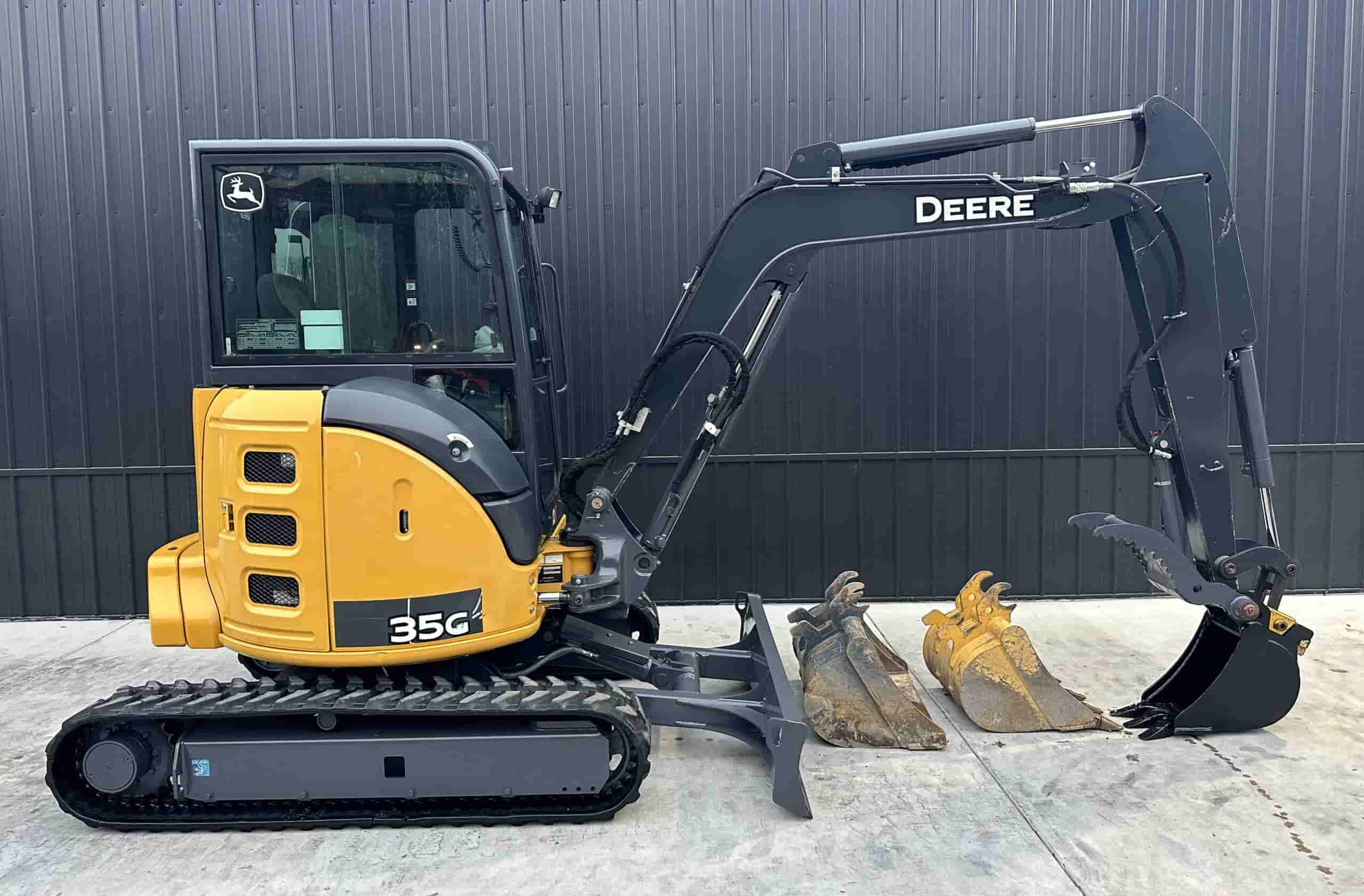 2019 JOHN DEERE 35G CLEAN
